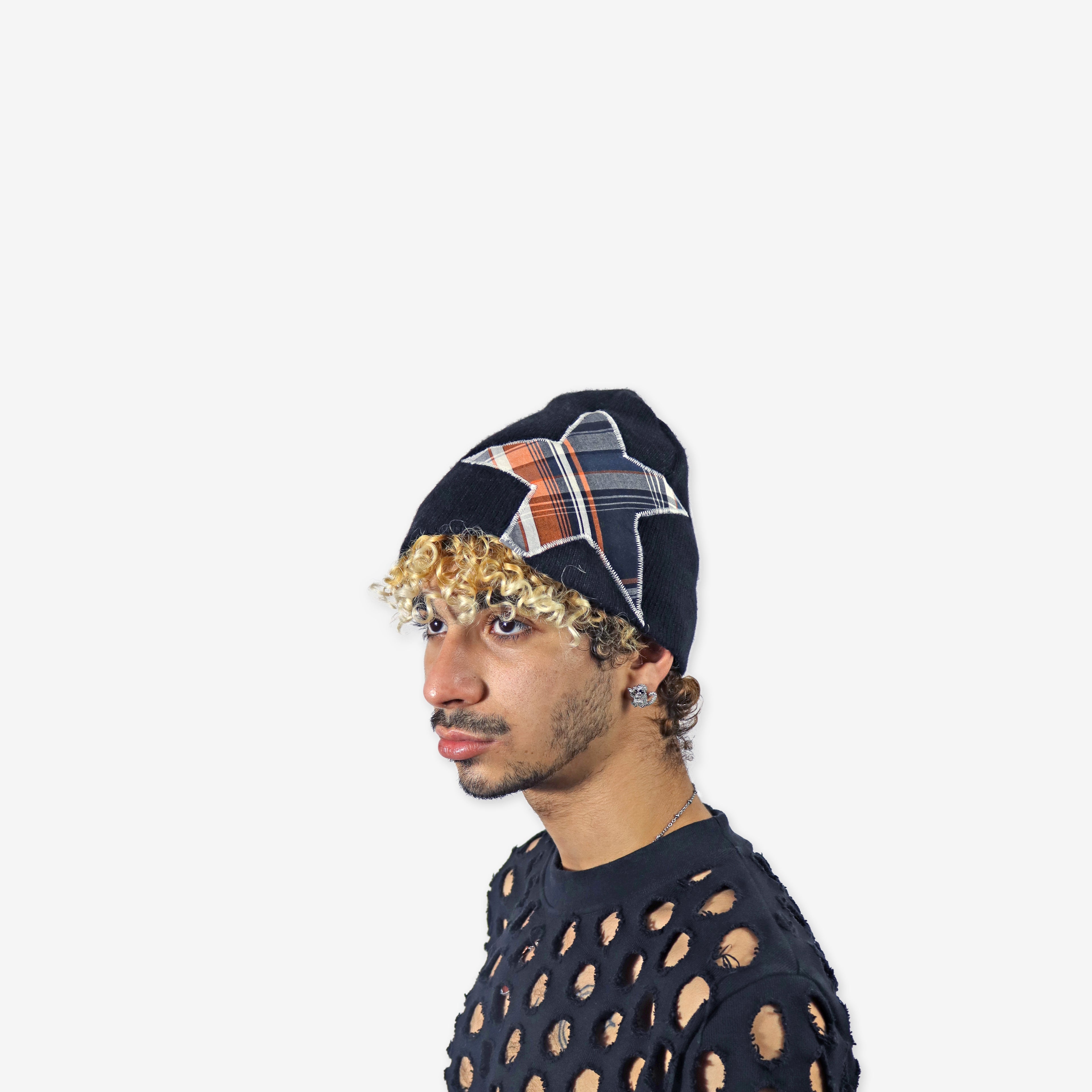 STAR BEANIE BLACK/ORANGE