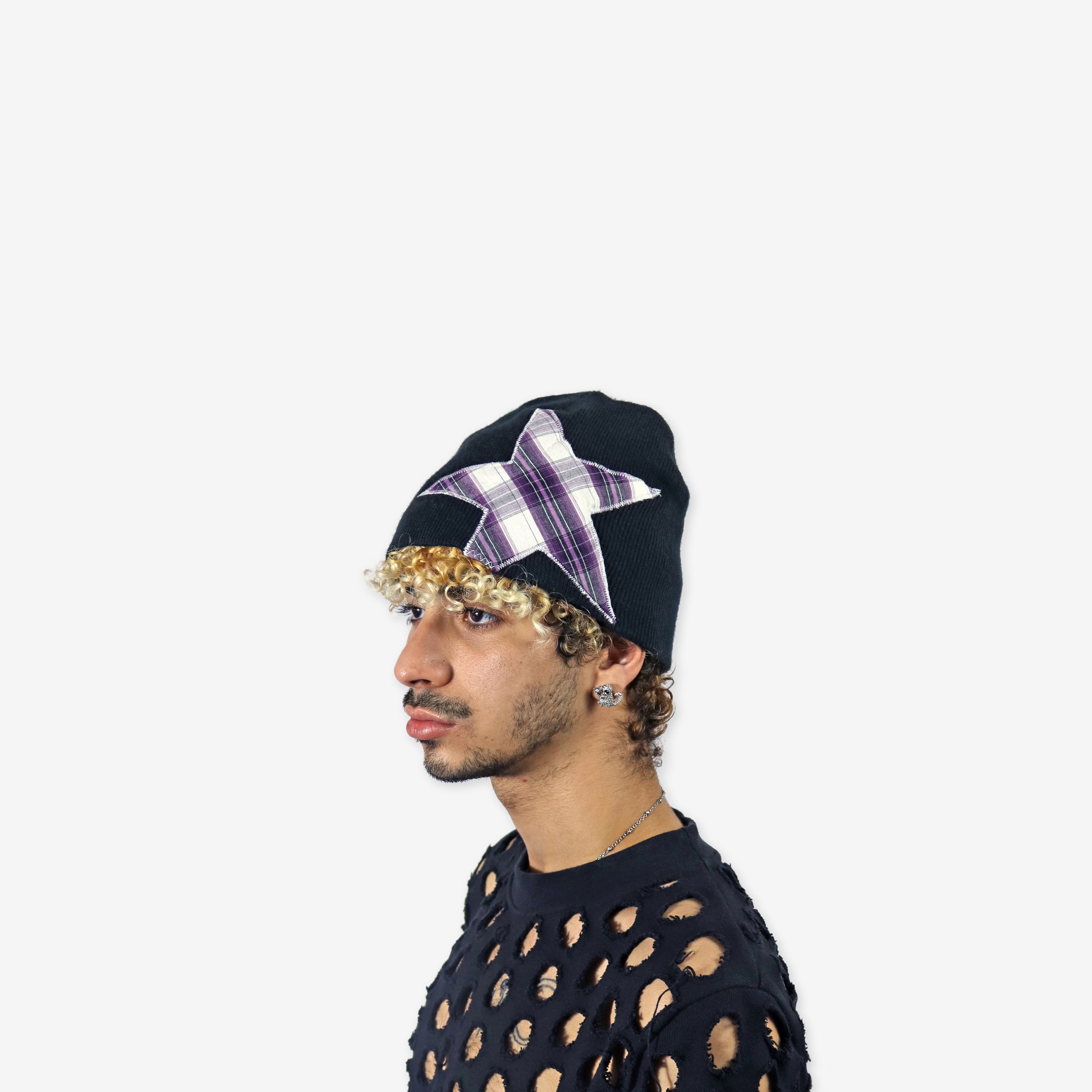 STAR BEANIE BLACK/PURPLE